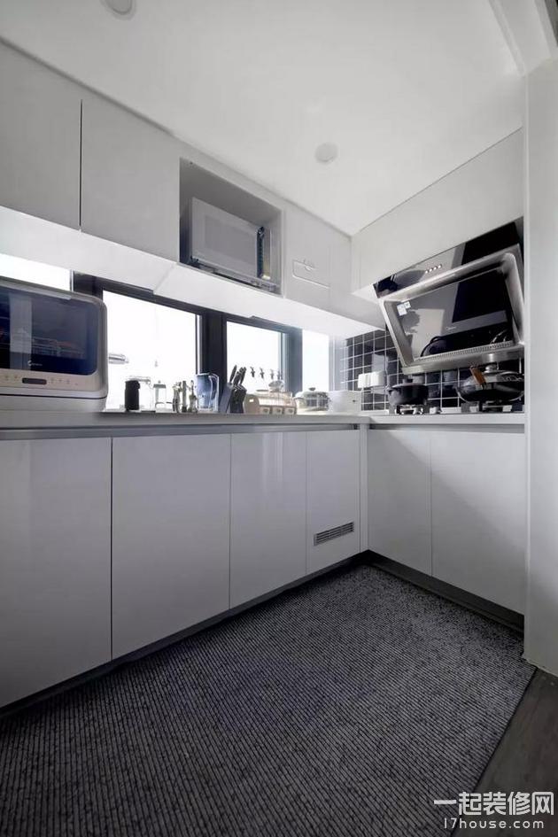 46平的小户型复式楼,把客厅做成挑高空间,更显宽敞 46平的小户型复式楼,把客厅做成挑高空间,更显宽敞